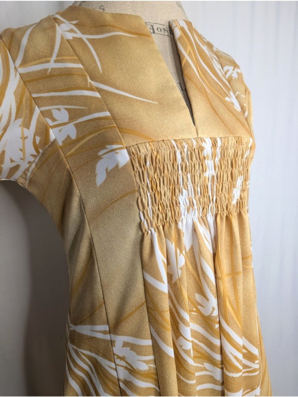 Vintage 60s Hawaiian Maxi Dress Medium Malama Tan Yellow - Picture 3 of 10